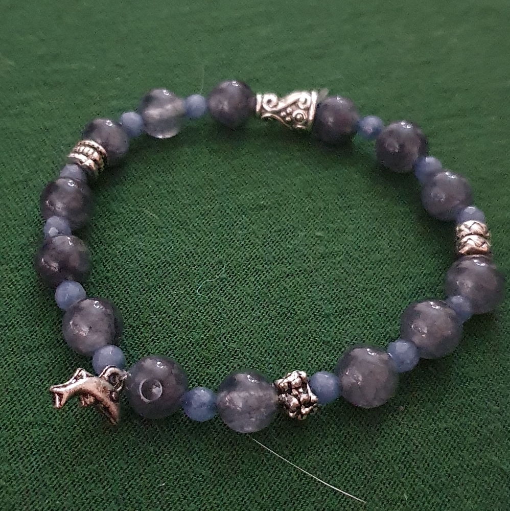 Gray aventurine and glass bracelet